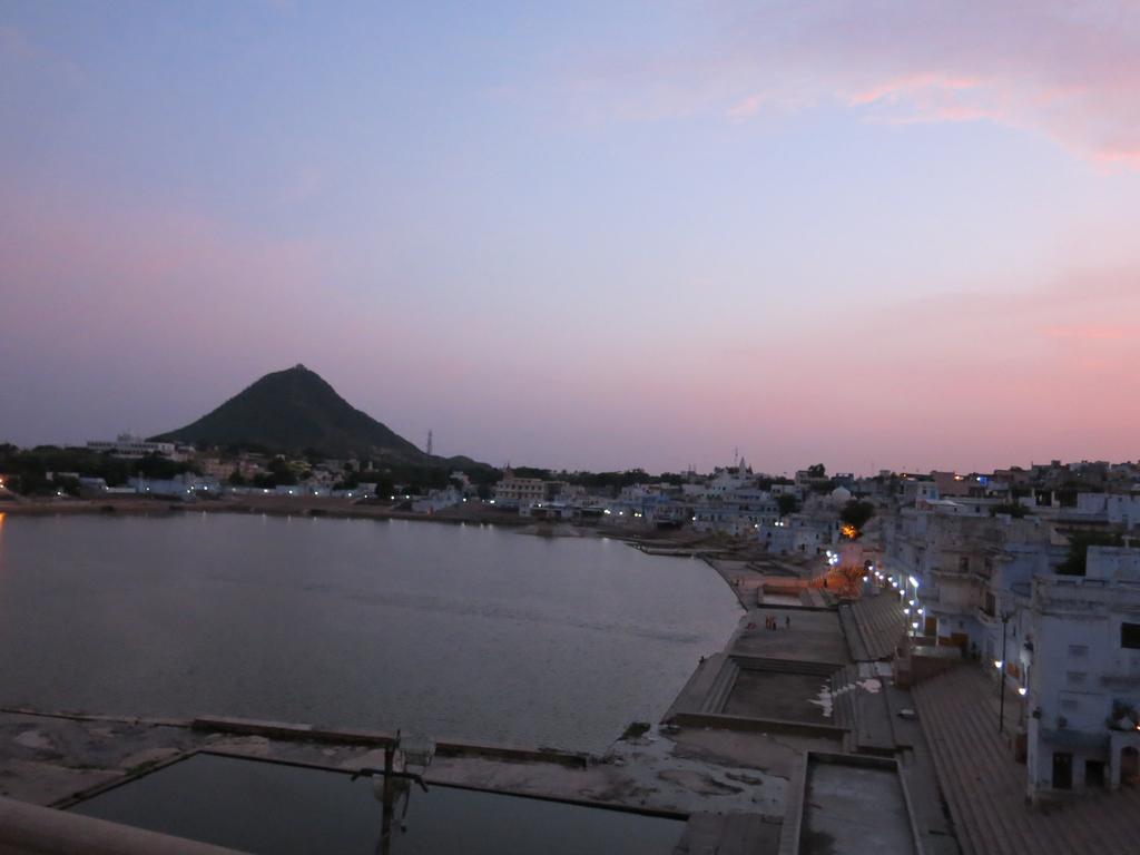 Hotel U-Turn Pushkar Værelse billede